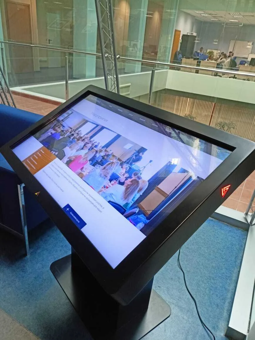 Интерактивный стол BM Group с регулировкой угла наклона Prototype D Mini 32"