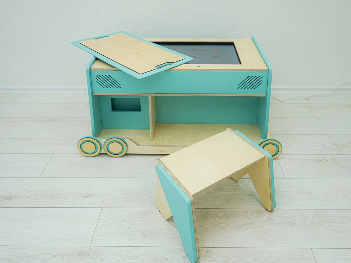 Интерактивный стол АЛМА "Игровоз" 32"