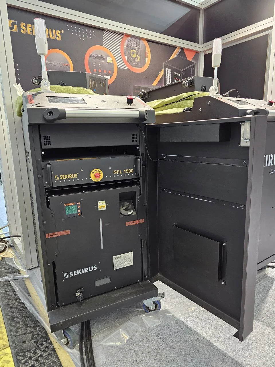 Аппарат лазерной сварки с ручным манипулятором SEKIRUS P3213M-SVR2000K