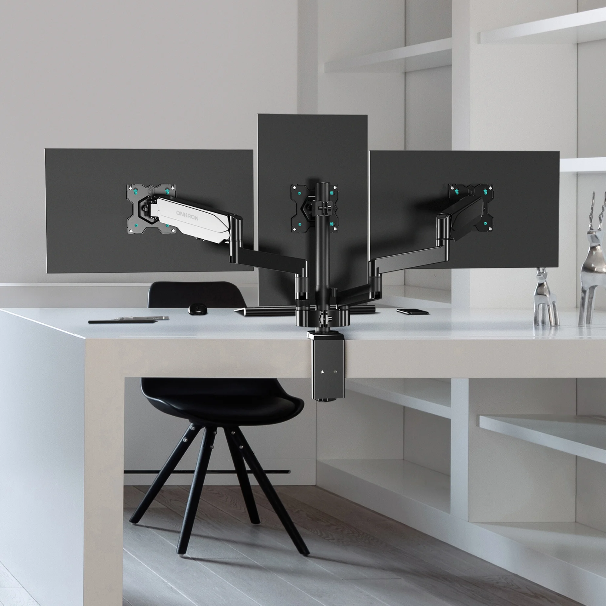 Кронштейн (держатель) ONKRON для трех мониторов 13"-32" дюймов настольный, черный G280